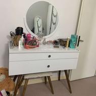 میز ارایشی و بهداشتی