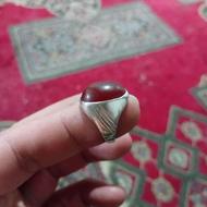 انگشتر با عقیق یمنی