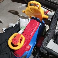 سه چرخه ماشین بازی داره نو به دلیل نداشتن جا دارم میفروشم