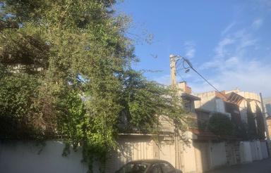 رهن واحد 190 متری ویلایی داری 120 متر حیاط در کوی مفید