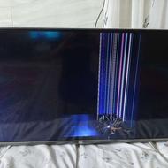 یک عدد ال سی دی 48تی سی ال صفحه شکسته ولی میشه استفاده کرد