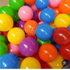 تعداد زیادی توپ رنگی