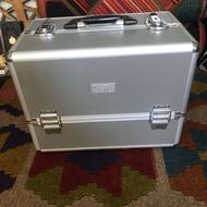 چمدان لوازم ارایش برای مکاپ ارتیسا ها