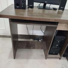 میز کامپیوتر سالم و تمیز