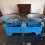 ترازوی قدیمی یک کیلویی