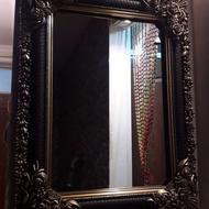 آینه با قاب چوبی