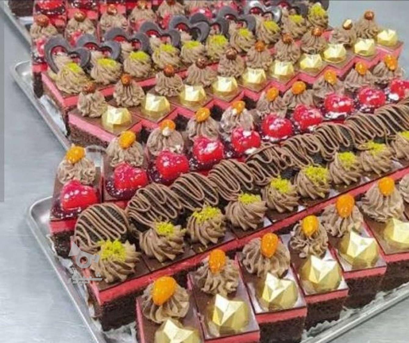 کارگاه شیرینی پزی و بامیه زلوبیا پیراشکی