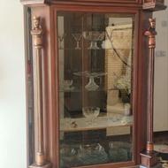 گنجه قدیمی چوب با کیفیتی داره و سنگینه