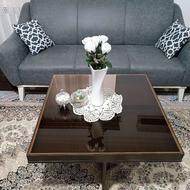 جلو مبلی بزرگ با چهارتا میز عسلی کشودار