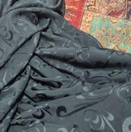 یک عدد چادر مشکی دوخته شده