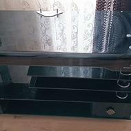 میز تلویزیون شیشه ای بسیار زیبا وتمیز