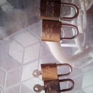 قفل اویز چهارعدد باهم.