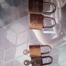 قفل اویز چهارعدد باهم.