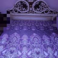 تخت خواب به همراه متعلقاتش