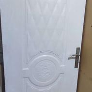 در ، درب خانه با قفل‌ کلید