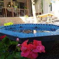 حوض آبی زیبا