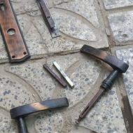 دستگیره و قاب و قفل در چوبی