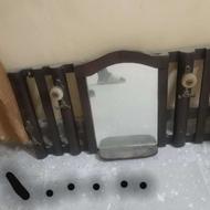 اینه دیواری قدیمی چوبی