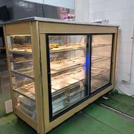 ویترین شیرینی خشک سالم و تمیز