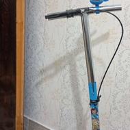 اسکوتر بازی بسیار سالم نو بدون خط خش اصلا استفاده نشده.