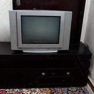 میز و تلویزیون