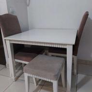 میزنهارخوری بادوتاصندلی صورتی