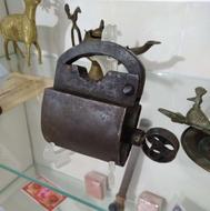 قفل قدیمی فولادی دستساز