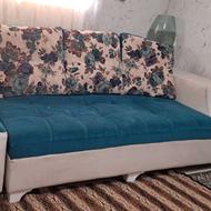 یک عدد کاناپه سه نفره سالم . مبل سه نفره