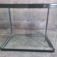 آکواریوم شیشه خم