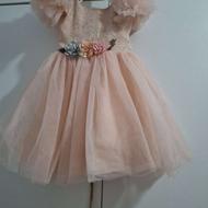 تعدادی لباس بچگانه به فروش میرسه