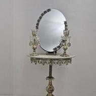 آینه و شمعدان با میز سنگی