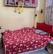 تخت یک نفره با ویترین و کمد