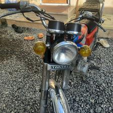 متورسیکلت تکتاز 81