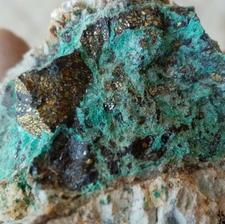 بررسی و تحقیقات فنی روی سنگو خاک شما