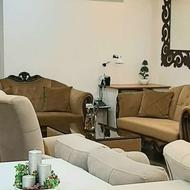 مبل راحتی و میز جلو مبلی