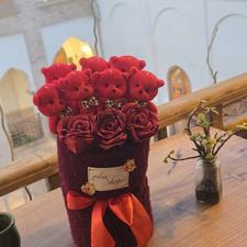 بوکت خرس و گل قرمز