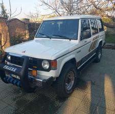 میتسوبیشی پاجرو چهاردر 1990 سفید