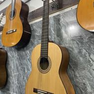 گیتار یاماها c40m