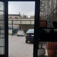 نیازمند راننده با اتومبیل سواری در تاکسی تلفنی