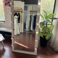 آینه ایستاده دارای لامپ