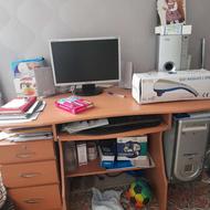 میز کامپیوتر و 2 صندلی