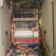 کارگر برای برقکاری