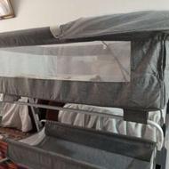 تخت کنار مادر