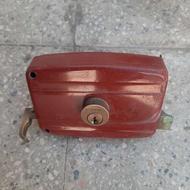 قفل درب حیاط وپارکینگ