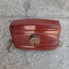 قفل درب حیاط وپارکینگ