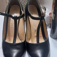 کفش ب علت کمبود جا