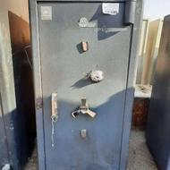 گاوصندوق دست دوم برای املاک و نمایشگاه موجود کردم