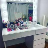 میز آرایش و آینه قدی هالیوودی