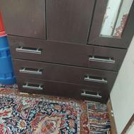 کمد دارای سه کشو