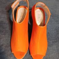 13جفت کفش زنانه و 6عدد کیف مجلسی